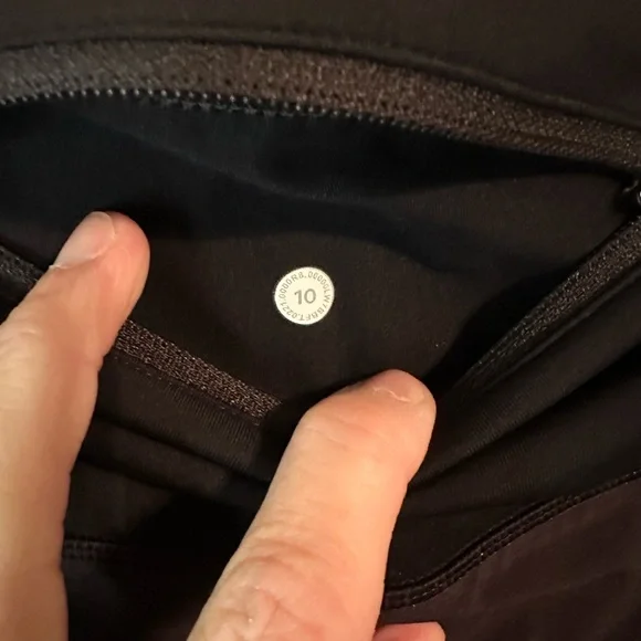 Lululemon Speed Up High Rise 4” SOLID BLACK - Picture 3 of 3